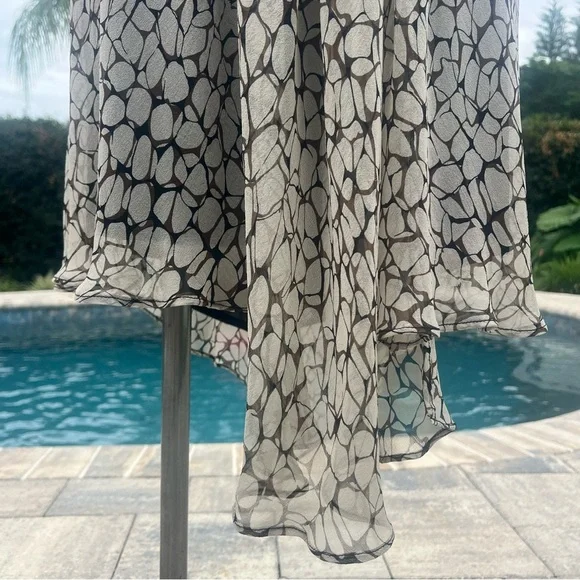 London Times Black and Cream Sleeveless Midi Dress - Picture 9 of 15